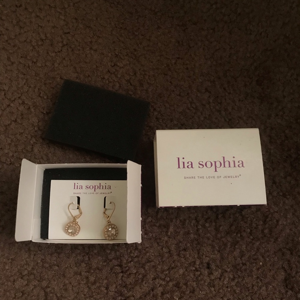 dangling earrings